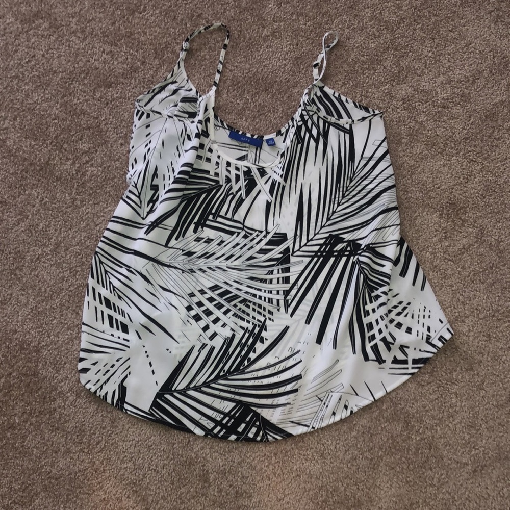 Apt 9 Xs 🖤🤍🖤🤍 black and white flowy tank top